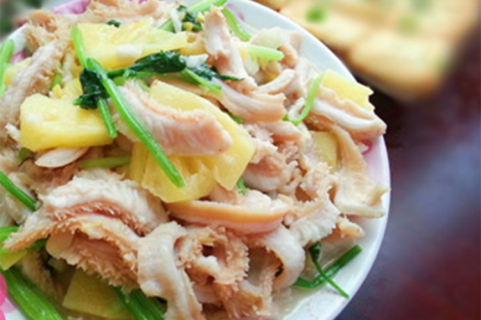 Món lòng bò xào dứa lạ miệng