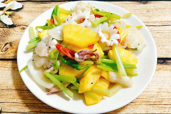 Món mực xào dứa thơm ngon