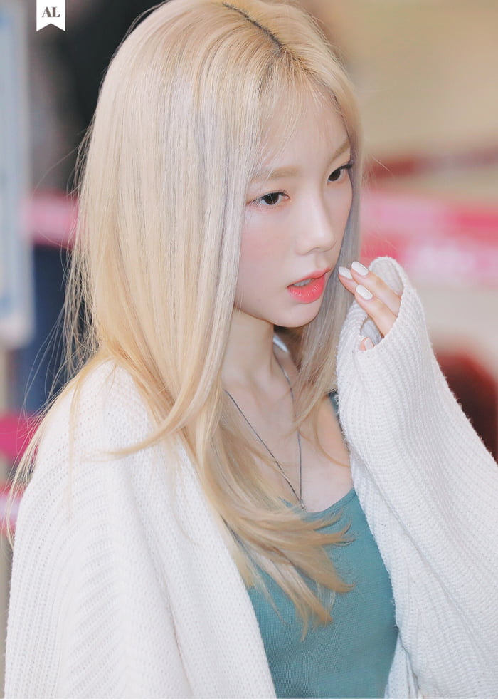 Tóc layer tầng màu bạch kim của Taeyeon từng là xu hướng tóc 1 thời