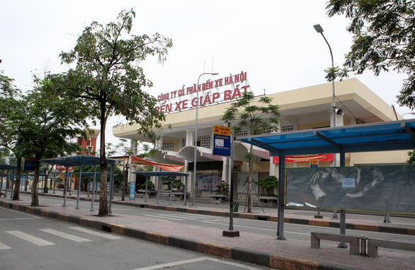 Các địa phương thuộc nhóm có nguy cơ cao, nhóm có nguy cơ tiếp tục dừng hoạt động vận tải hành khách liên tỉnh cho đến hết ngày 22/4. (Ảnh: Tuấn Phùng - Báo Tuổi Trẻ)