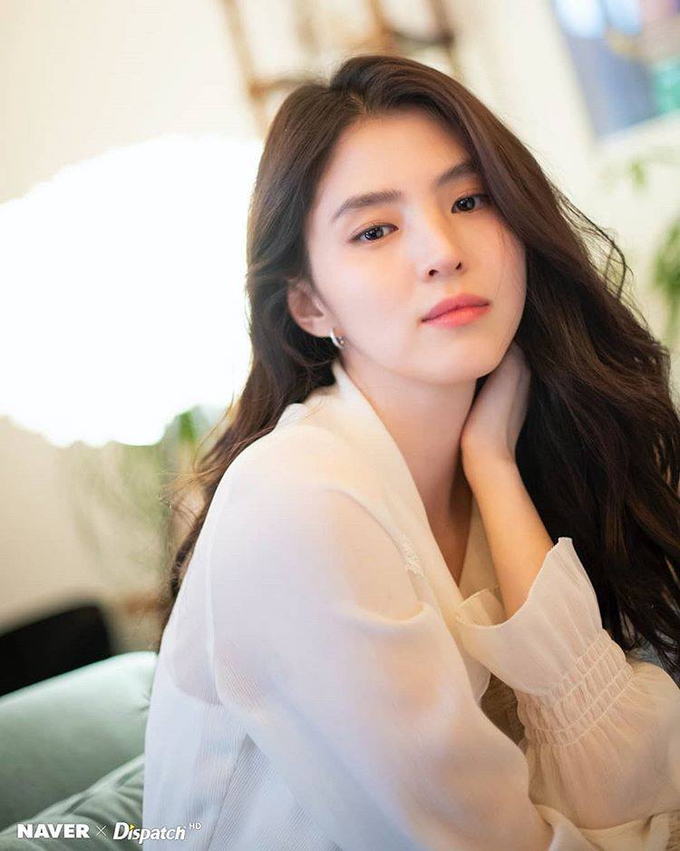 Vẻ đẹp của Han So Hee mang hơi hướng retro cổ điển và toát ra khí chất sang chảnh