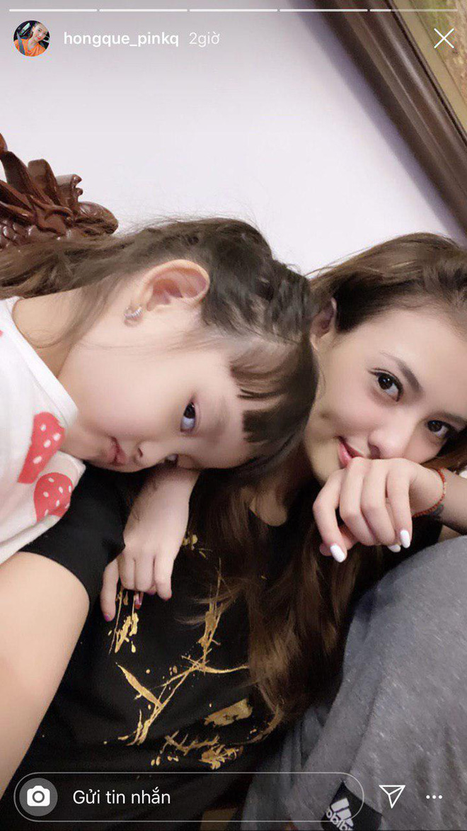 Nam diễn viên có mối quan hệ rất thân thiết với con gái Hồng Quế.