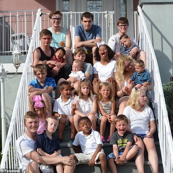 Brittany Jencik và các con.