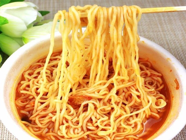 Tác hại khi ăn mì tôm quá nhiều