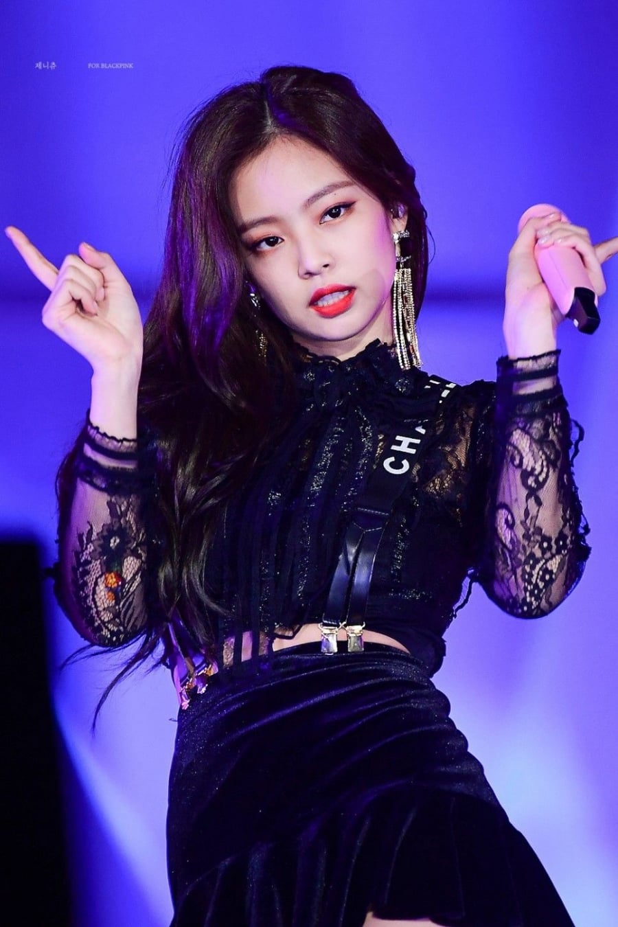 Jennie đậm chất girl crush