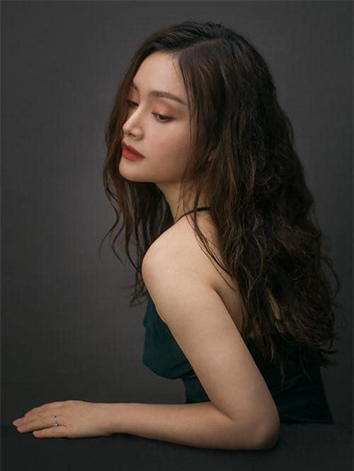 Nhờ tóc xoăn sóng bung mà mấy ai nghĩ là Lan Phương sở hữu Shbet123 Link Vào ShBet Mới Nhất mỏng hay bị ẹp sát vào đầu ?