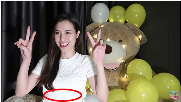 Đông Nhi lộ bụng bầu ở mọi góc quay khiến fan rần rần.