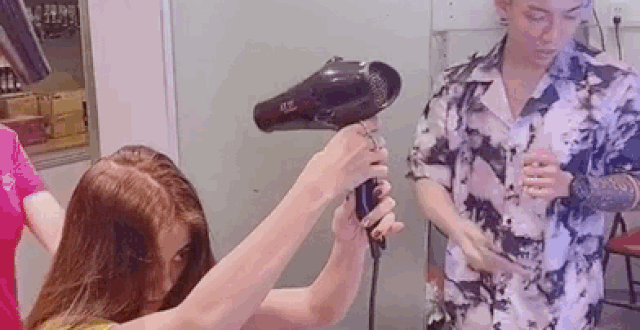 Mới đây, Nam Thư làm nhiều người phát hoảng khi đăng clip nổ dây điện trong lúc đang sấy tóc. Chiếc máy sấy tóc ngay khi được cô bật lên đã phát nổ đến mức toé lửa ở phần dây điện. Tuy nhiên Nam Thư vẫn cố gắng giữ chặt trên tay vì sợ quăng ra sẽ văng vào người bên cạnh, chỉ đẩy xa ra để tránh tia lửa điện bắn vào mắt. Nam Thư cho biết, do phản ứng nhanh nên cô không làm sao. Nam Thư cũng lên tiếng nhằm tránh bị cho rằng cố ý quay clip gặp sự cố để câu view: 