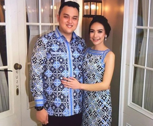 Bác sĩ Michael Robert Marampe và vị hôn thê.