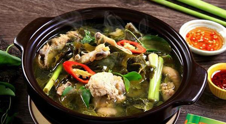 Canh gà nấu lá giang thơm ngon đậm vị ai cũng phải xuýt xoa