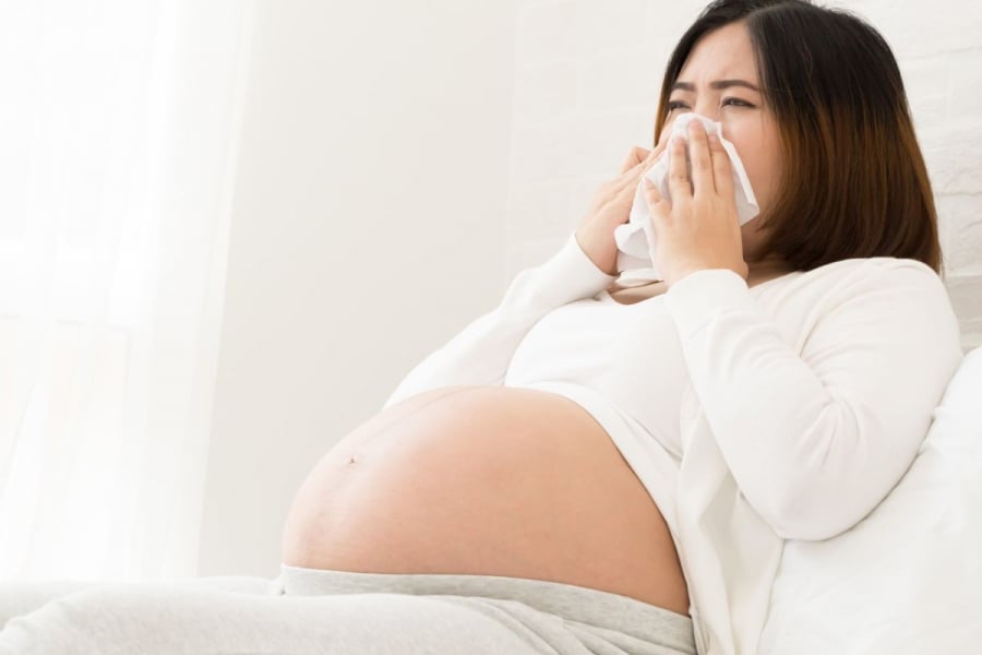 Sau khi sinh mẹ có thể dễ xảy ra băng huyết, đây là tai biến sản khoa thừờng gặp nhất và là nguyên nhân tử vong mẹ hàng đầu. 