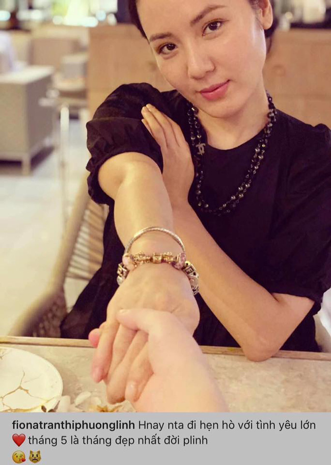 Mới đây, ca sĩ Phương Linh đã đăng tải bức ảnh nắm tay người đàn ông giấu mặt và viết: 