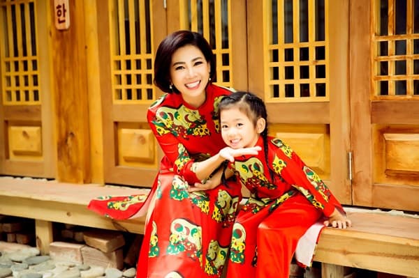ho-quynh-huong-mo-gap-nu-nghe-si-tre-da-mat-con-luu-luyen-con-nho-dan-tinh-doan-la-mai-phuong-0d5-4907047