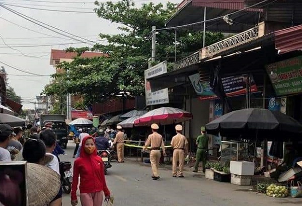 Lực lượng chức năng có mặt tại hiện trường để điều tra vụ việc.