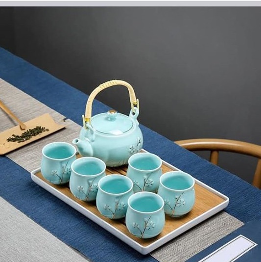 2 bộ ấm chén mà cô gái đặt trên mạng.
