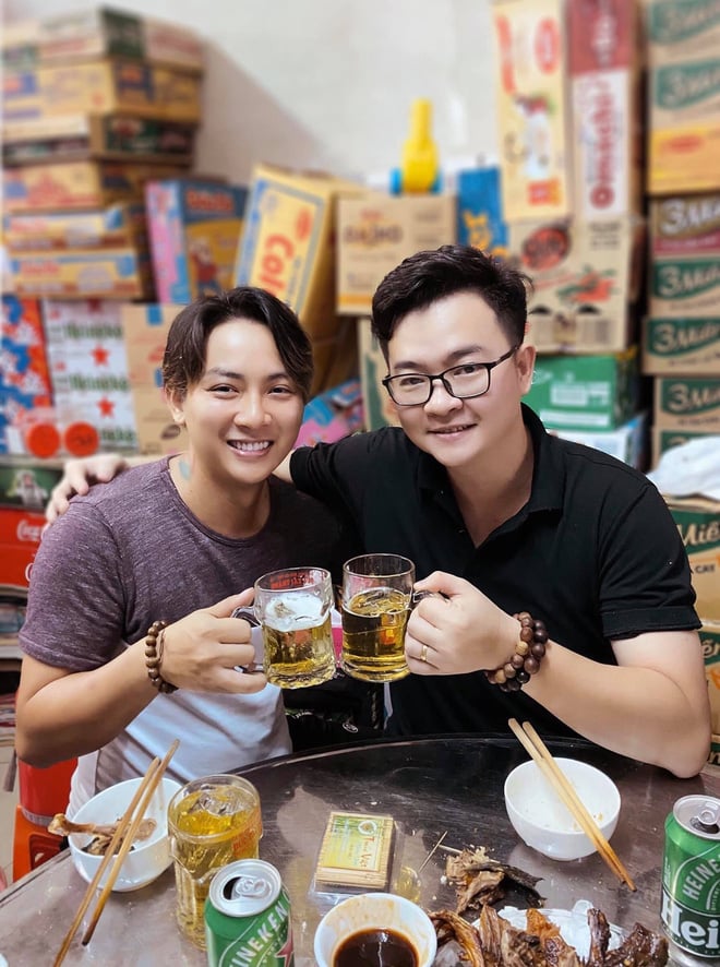 Hoài Lâm rạng rỡ, có da có thịt trong lần xuất hiện mới đây.