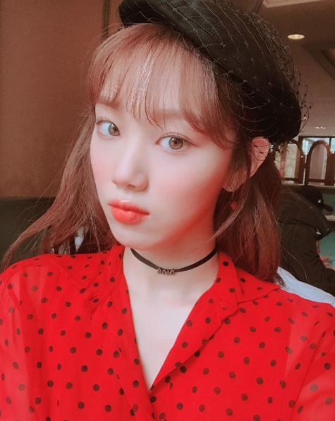 Lee Sung Kyung thường bị hiểu nhầm là đeo kính áp tròng trong những ngày mới ra mắt công chúng