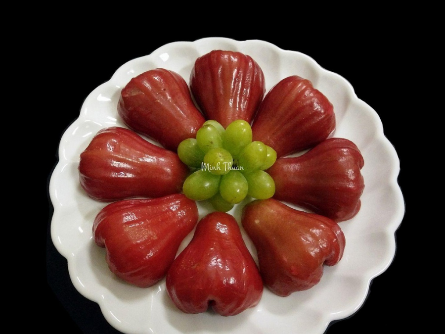 Đĩa hoa quả đơn giản nhưng đẹp mắt mà chị em nào cũng có thể làm được.