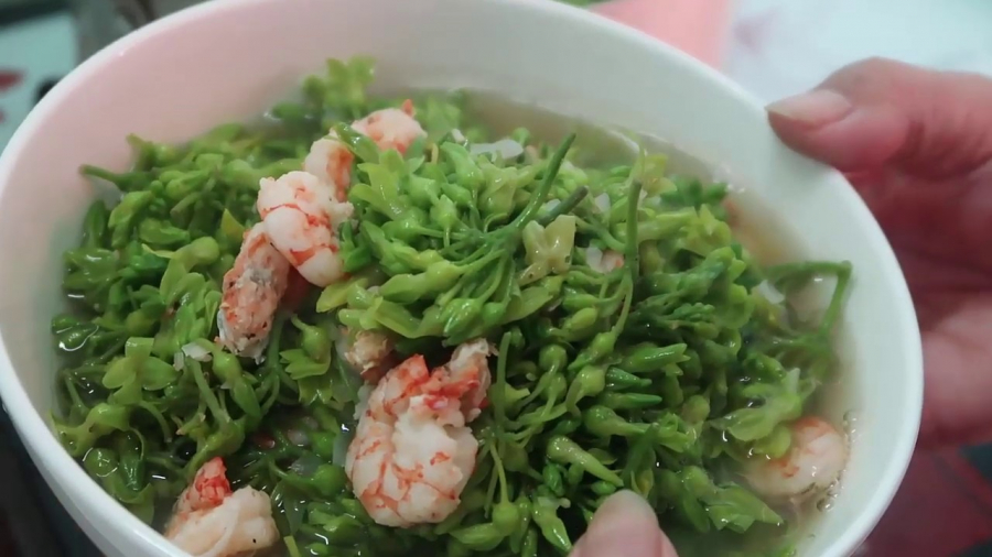 Hoa thiên lý nấu tôm thơm ngon 