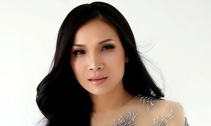 Cách đây 2 ngày, ca sĩ Hồng gặp sự cố bị bỏng do nổ nồi xông hơi. Thông tin này đã làm đông đảo nghệ sĩ và khán giả lo lắng. Đến mới đây, đích thân Hồng Ngọc đã có những chia sẻ liên quan đến tai nạn của mình: 