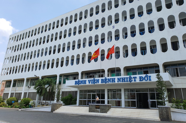 Bệnh nhân 278 được chuyển lên Bệnh viện Bệnh Nhiệt đới TP. HCM để điều trị Covid-19.