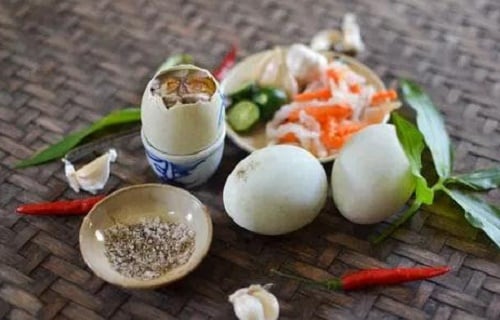 Trứng vịt lộn ngon ai cũng thích