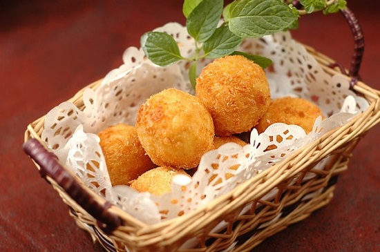 Thịt viên trứng chim chút thơm ngon