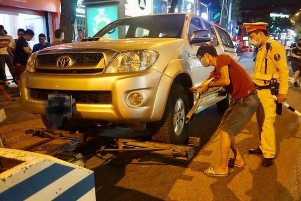 Phương tiện vi phạm bị CSGT thu giữ.