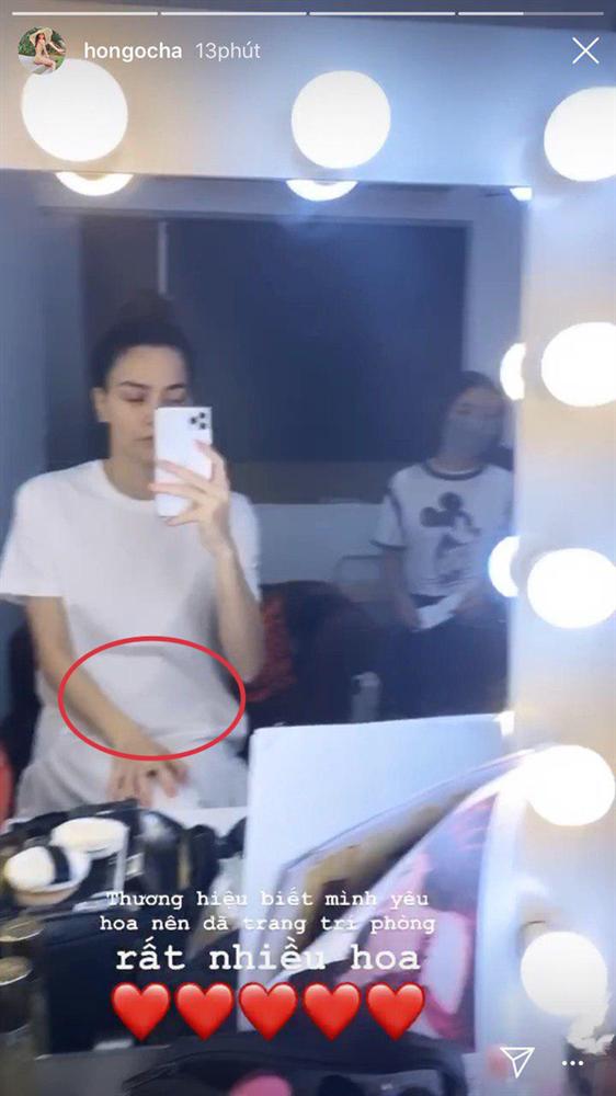 Gần đây, Hồ Ngọc Hà bị soi gu ăn mặc thay đổi 180 độ, đồng thời body 