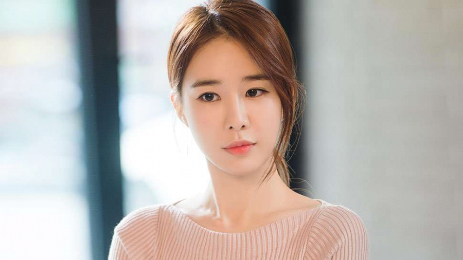 Chị đẹp Yoo In Na đã bước sang tuổi 39 nhưng nhờ trung thành với kiểu vẽ mắt 'puppy eyes