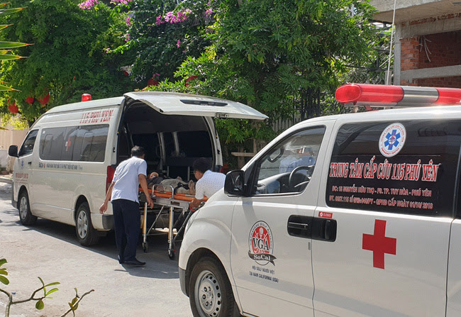 Sập giàn giáo xây dựng, 4 người bị thương nặng phải đi cấp cứu tại bệnh viện.