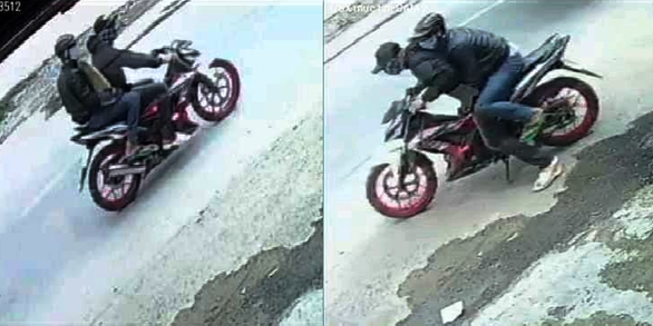 Hình ảnh 2 thanh niên cướp tiệm vàng được camera an ninh ghi lại.