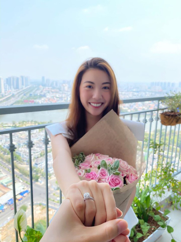 Thuý Vân công khai được bạn trai cầu hôn vào dịp 8/3.