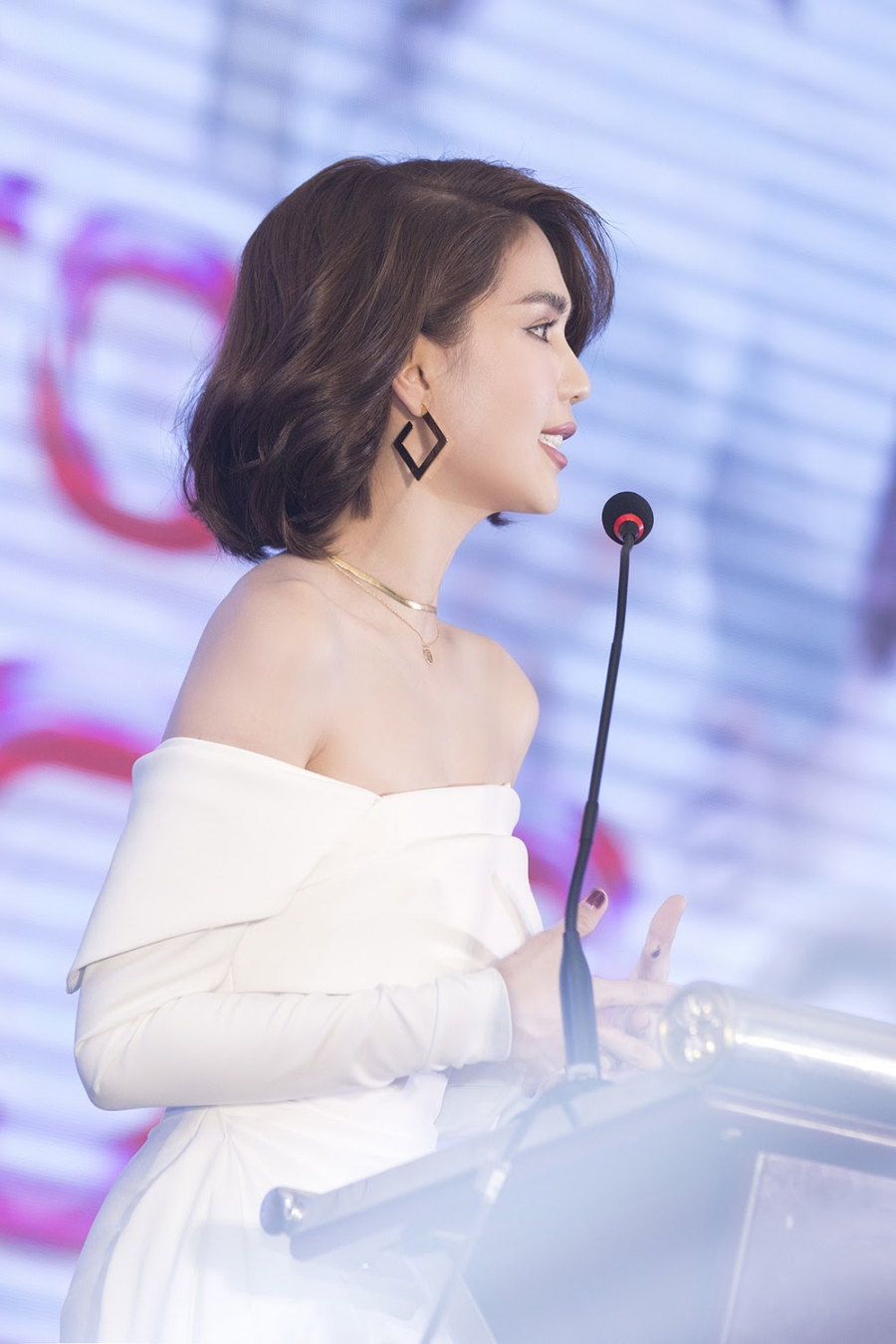 bi-ngan-98-da-deu-chuyen-quen-ty-phu-ngoc-trinh-dap-tra-tham-thuy-doanh-thu-16-ty-trong-mot-ngay-6e3-4966586
