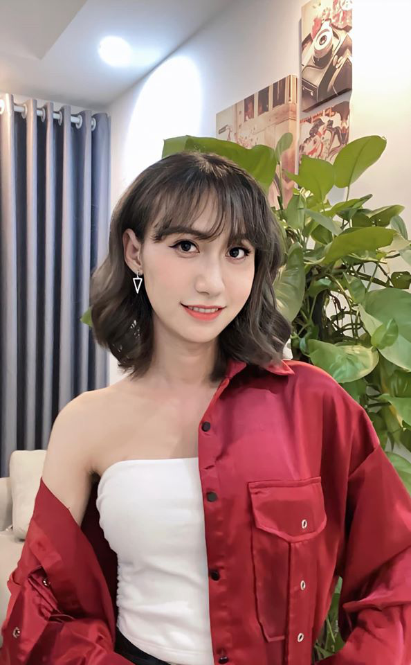 Sau chuyển giới, nhan sắc của cô được nhiều người khen ngợi.