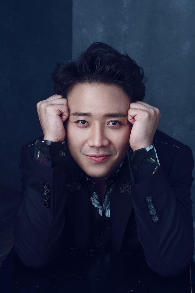 Mới đây, không quá bất ngờ khi Trấn Thành hiện là sao Việt có lượng like, follow (thích, theo dõi) trên Facebook cao nhất Vbiz. Tần suất xuất hiện của anh phủ đầy các mặt trận trong hai vai trò là MC kiêm diễn viên. Trong năm 2019 vừa qua, Trấn Thành liên tục tạo những “cú hích” trong sự nghiệp, tên tuổi cũng vì thế mỗi lúc một vươn xa.