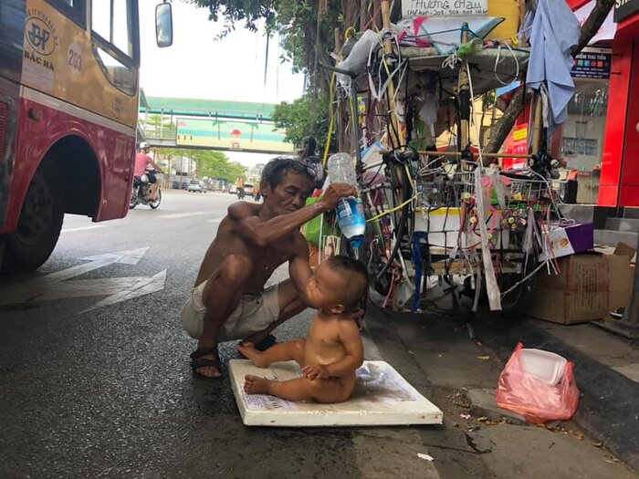 Cháu T. với ông Toàn không có quan hệ ruột thịt, ông nuôi cháu từ khi cháu lên 1 
