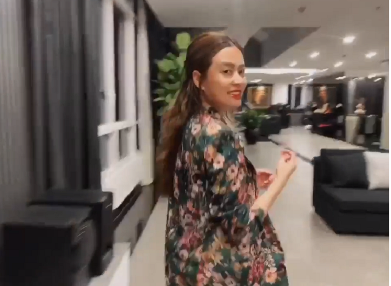 Ngắm nhà rộng như trung tâm thương mại của Hoàng Thùy Linh