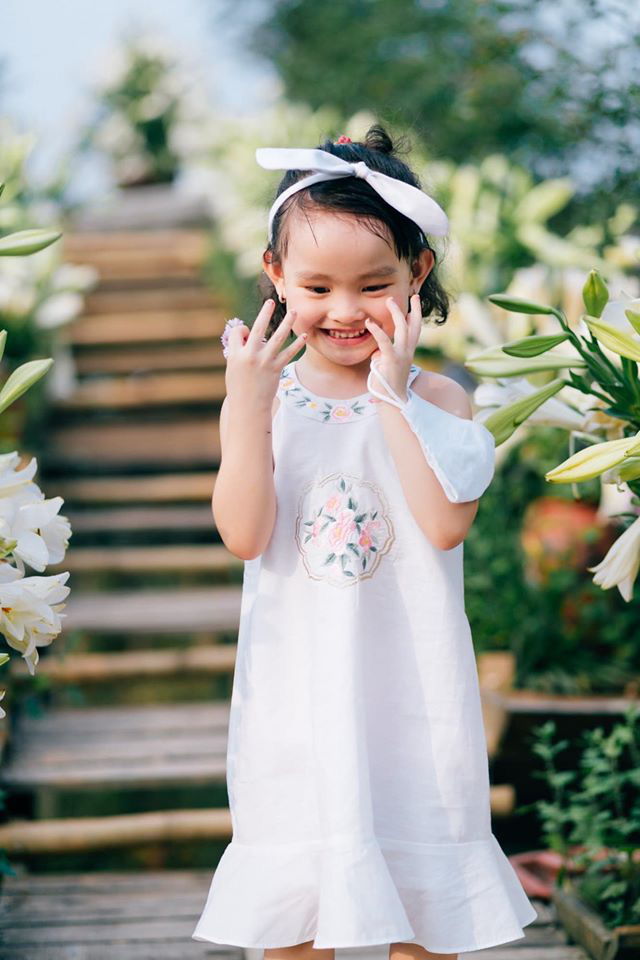 Mặc dù không còn bên Hồng Quế nhưng người cũ vẫn luôn dành nhiều tình yêu cho con gái chung của cả hai.
