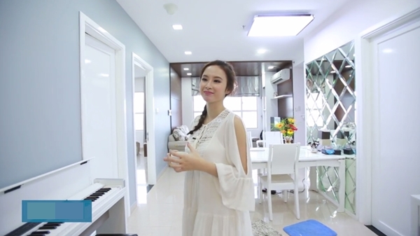 Phương Trinh vui vẻ khoe căn hộ chung cư cao cấp của mình