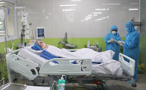 Phi công người Anh đã ngưng sử dụng ECMO, sức khỏe có tiến triển