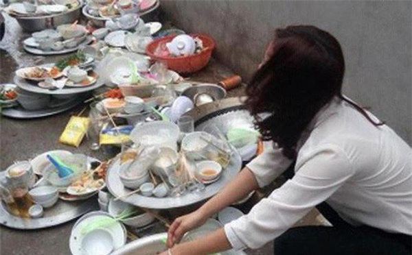 Ra mắt nhà người yêu cô gái bị ép rửa 15 mâm bát phản ứng 