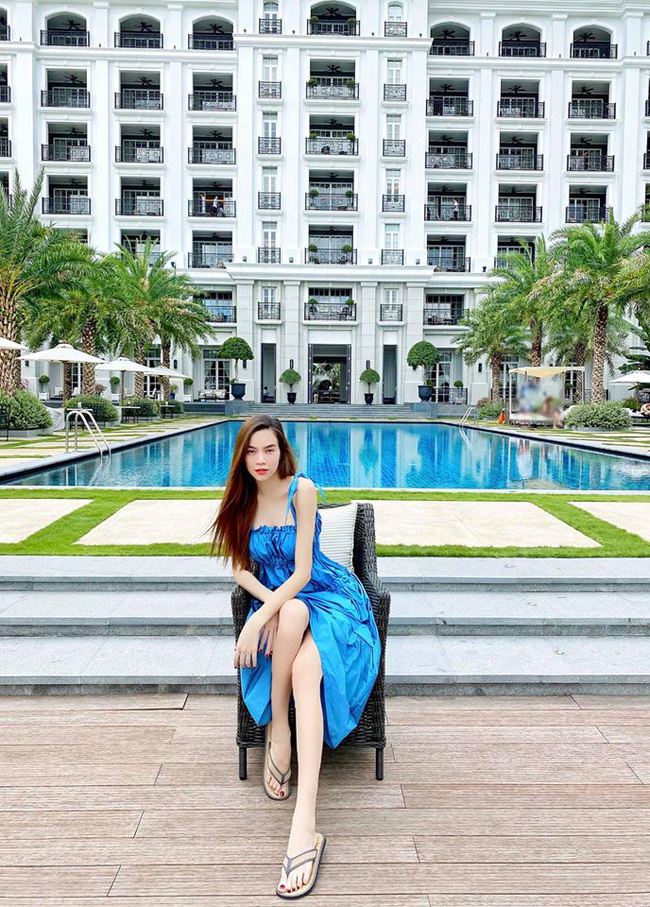 Gương mặt của cô có chút đầy đặn hơn và điều này lại khiến Hồ Ngọc Hà được khen là xinh đẹp hơn.