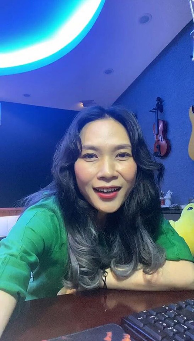 Mới đây, trong một buổi livestream ca hát và giao lưu với fan trên trang cá nhân. Trong phút ngẫu hứng, Mỹ Tâm bất ngờ chọn ca khúc “Sao em nỡ vội lấy chồng” trong lần ngẫu hứng. Cô tâm sự: “Nhiều người hỏi tại sao mình không chịu lấy chồng, mình sẽ hát cho các bạn ca khúc này để các bạn hiểu và không hỏi nữa nhé. Mình lấy chồng nhiều người sẽ cảm thấy vui. Mình không thể để cho người ta vui quá. Người ta vui quá sẽ làm nhiều chuyện không ngờ tới đâu”.