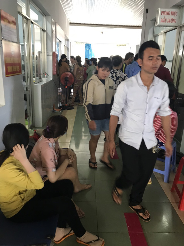 Đã có hơn 120 người phải nhập viện cấp cứu vì bị ngộ độc thực phẩm (Ảnh: Tuổi trẻ)