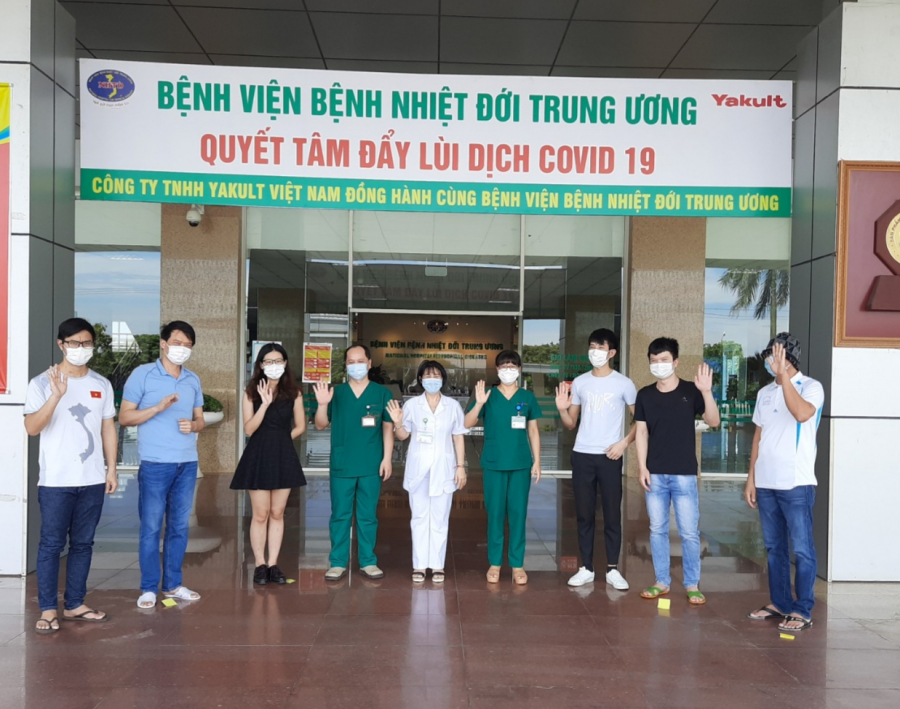 6 bệnh nhân Covid-19 tại Bệnh viện Nhiệt đới Trung ương được công bố khỏi bệnh trong sáng nay.
