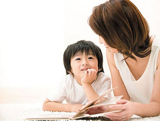 Dấu hiệu bé thông minh hơn người cha mẹ không nên lo lắng