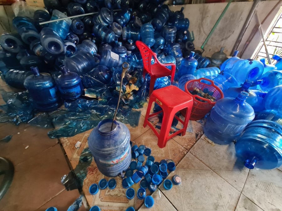 Điều kiện sản xuất kém vệ sinh tại xưởng. (Ảnh: Báo Giao thông)