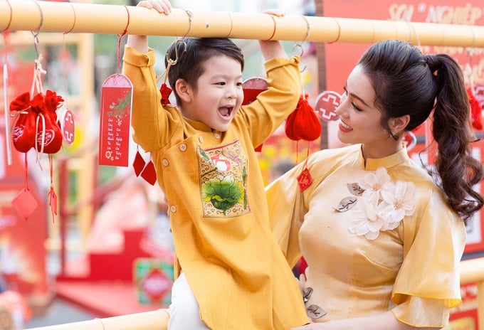 094346-nhat-kim-anh-va-con-doan-tu-giua-on-ao-van-xin-chong-cu-3