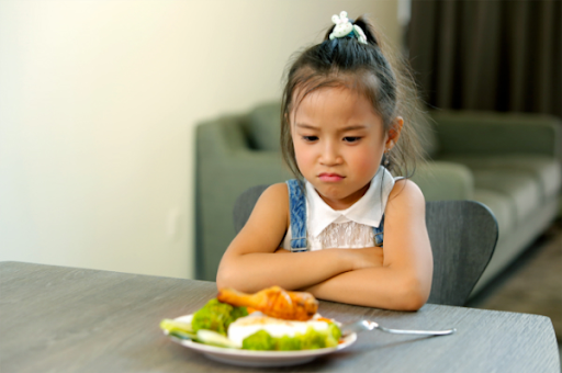 Trẻ chán ăn kèm theo biểu hiện này cần đi khám ngay